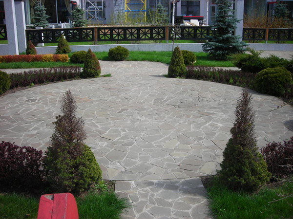 Мощение дорожек с подготовкой основания для авто